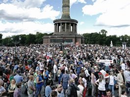 Angst vor Kritikern - Peter Weber beim Corona-Demo nur mit Security - HALLO MEINUNG